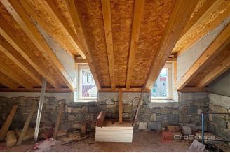 011 2031 149 Kastela Mediterranean house for renovation for sale