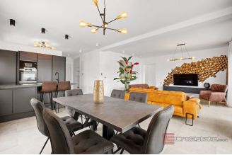 020 2031 148 Ciovo Luxury penthouse with pool and a sea view for rent