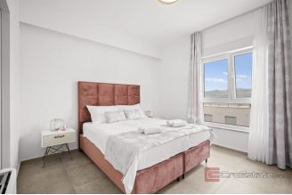 020 2031 148 Ciovo Luxury penthouse with pool and a sea view for rent