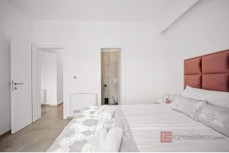 020 2031 148 Ciovo Luxury penthouse with pool and a sea view for rent