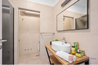 020 2031 148 Ciovo Luxury penthouse with pool and a sea view for rent