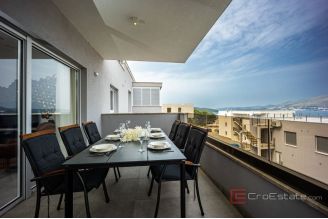 020 2031 148 Ciovo Luxury penthouse with pool and a sea view for rent