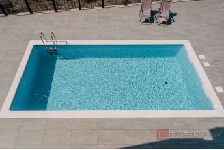 020 2031 148 Ciovo Luxury penthouse with pool and a sea view for rent