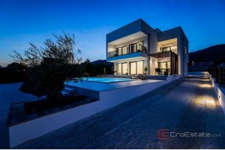 020 2044 35 Kastela Exclusive newly built villa with panoramic sea view for sale