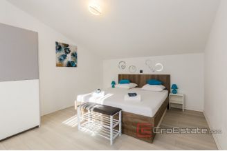 020 2031 152 Kastela Villa with pool for sale