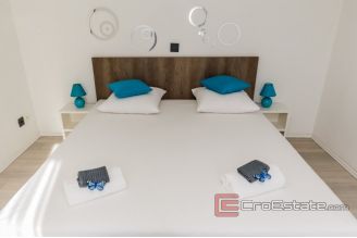 020 2031 152 Kastela Villa with pool for sale