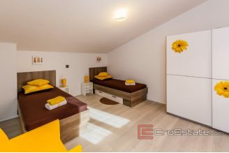 020 2031 152 Kastela Villa with pool for sale