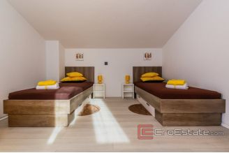 020 2031 152 Kastela Villa with pool for sale