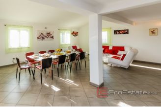 020 2031 152 Kastela Villa with pool for sale