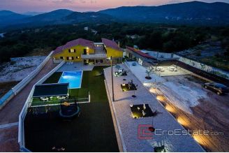 020 2031 152 Kastela Villa with pool for sale