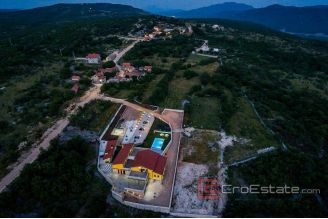 020 2031 152 Kastela Villa with pool for sale