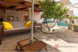 020 2016 628 island brac stone house with pool and sea view for sale