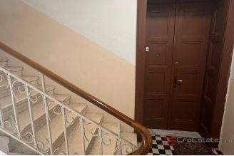 004 2036 117 Split Spacious for bedroom apartment in the center of the city for sale