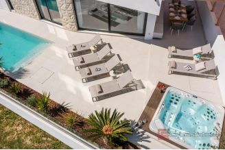 020 2021 397 Zadar Villa first row to the sea for sale