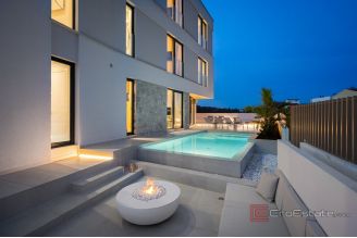 020 2021 397 Zadar Villa first row to the sea for sale