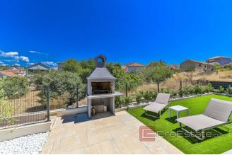 011 2035 186 Ciovo Luxury one bedroom apartment with sea view for rent