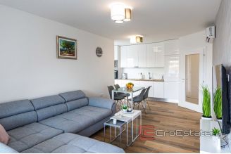 011 2035 186 Ciovo Luxury one bedroom apartment with sea view for rent