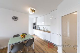 011 2035 186 Ciovo Luxury one bedroom apartment with sea view for rent