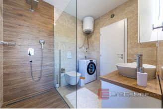 011 2035 186 Ciovo Luxury one bedroom apartment with sea view for rent