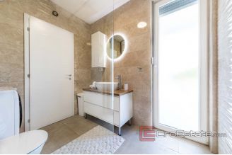 011 2035 186 Ciovo Luxury one bedroom apartment with sea view for rent