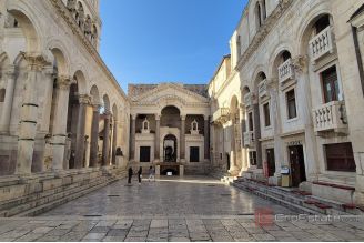 006 2016 633 Split Center attractive family restaurant for sale