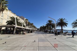 006 2016 633 Split Center attractive family restaurant for sale