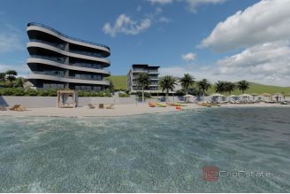 006 2035 187 Trogir Luxury apartment in the first row to the sea for sale