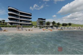 006 2035 189 Trogir Modern apartmet in the first row to the sea for sale