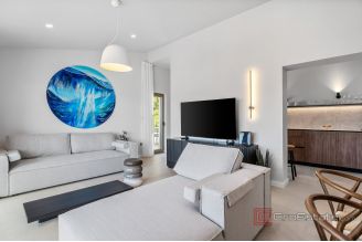 020 2046 35 Omis Residential building with a sea view for sale