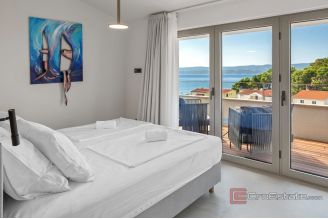 020 2046 35 Omis Residential building with a sea view for sale