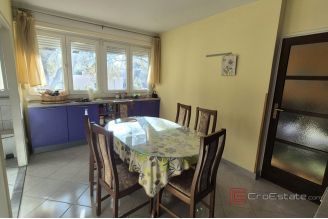 008 2047 33 Split Gripe Furnished two bedroom apartment for sale