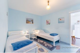 015 2047 34 Omis Apartment house with a sea view for sale