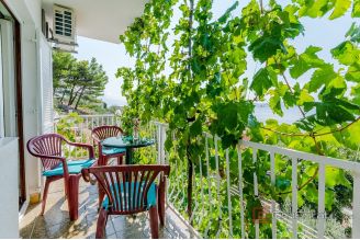 015 2047 34 Omis Apartment house with a sea view for sale