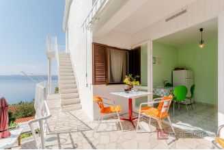 015 2047 34 Omis Apartment house with a sea view for sale