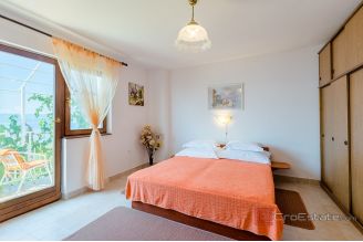 015 2047 34 Omis Apartment house with a sea view for sale