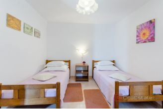 015 2047 34 Omis Apartment house with a sea view for sale