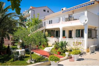 015 2048 24 Split Area modern apartment in the first row to the sea for rent