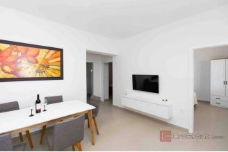 015 2048 24 Split Area modern apartment in the first row to the sea for rent
