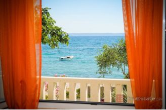 015 2048 24 Split Area modern apartment in the first row to the sea for rent