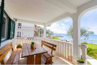 015 2048 24 Split Area modern apartment in the first row to the sea for rent