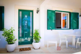 015 2048 24 Split Area modern apartment in the first row to the sea for rent