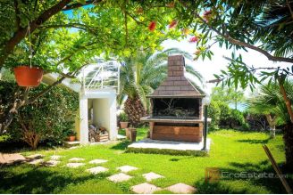 015 2048 24 Split Area modern apartment in the first row to the sea for rent