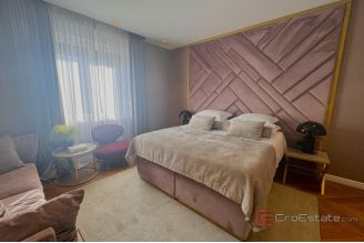 013 2036 119 Split Gripe Designer furnisher rooms for sale