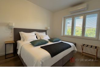 015 2045 53 split center modern two bedroom apartment for rent