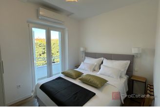 015 2045 53 split center modern two bedroom apartment for rent