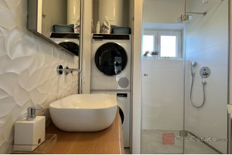 015 2045 53 split center modern two bedroom apartment for rent