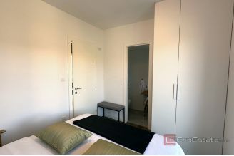 015 2045 53 split center modern two bedroom apartment for rent