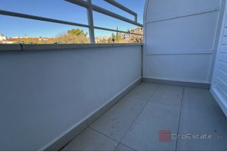 015 2045 53 split center modern two bedroom apartment for rent