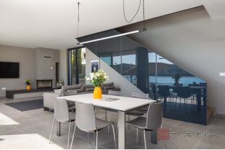 015 2021 398 sibenik villa first row to the sea for sale