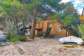 015 2021 399 sibenik house first row to the sea for sale